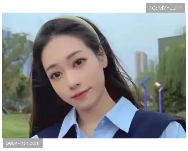 看见吴柳芳出门那阵仗，热闹得像开秀场，我两年工资都看白了